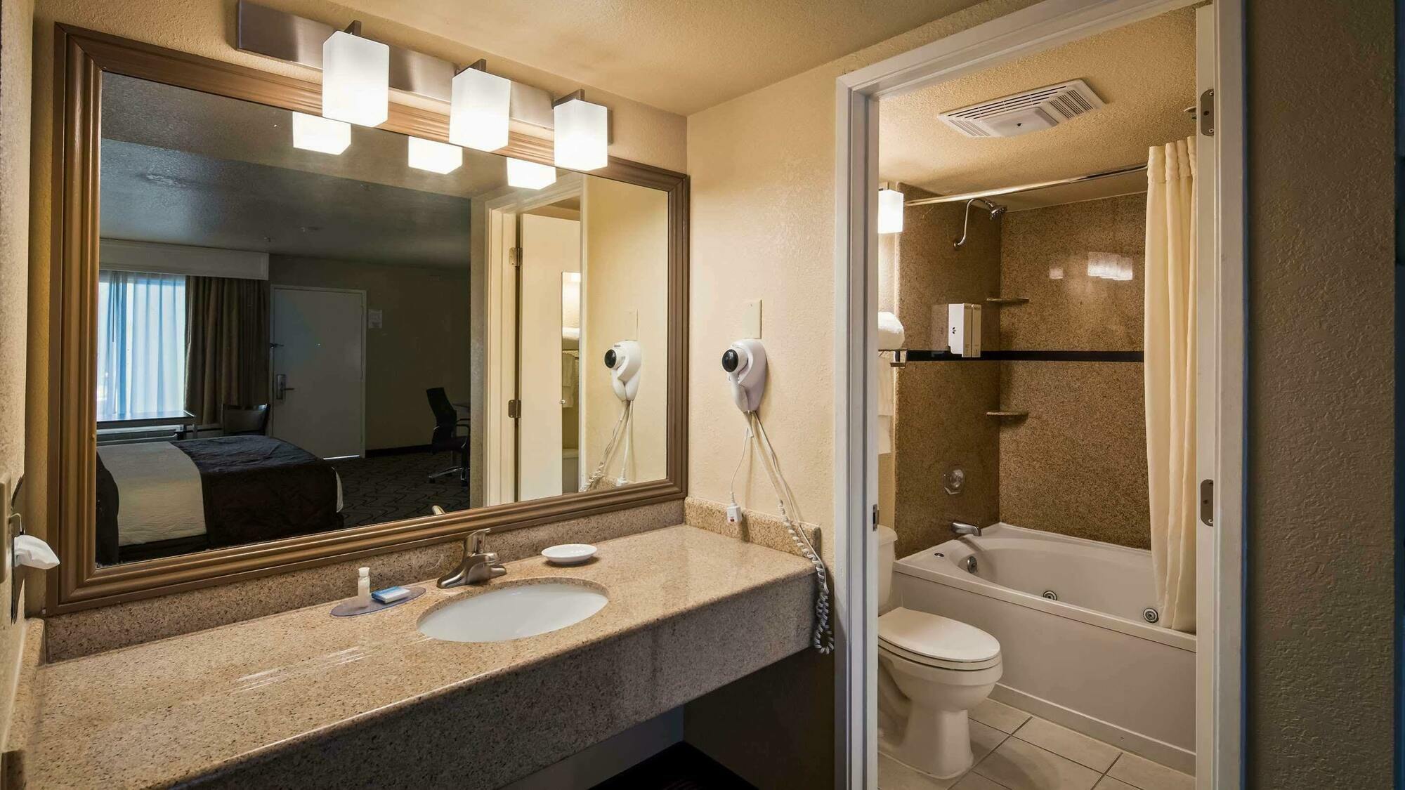 Best Western Heritage Inn Конкорд Экстерьер фото
